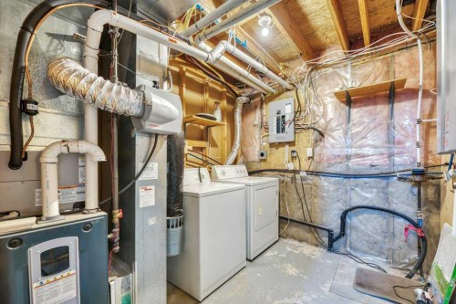 422 Cole Crescent, Carseland, AB - Indoor Photo Showing Laundry Room