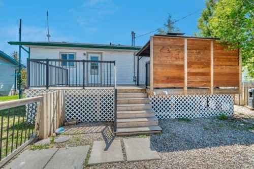 422 Cole Crescent, Carseland, AB - Outdoor With Deck Patio Veranda With Exterior