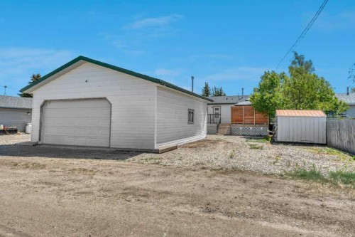 422 Cole Crescent, Carseland, AB - Outdoor