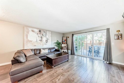208-1305 Glenmore Trail Sw, Calgary, AB - Indoor Photo Showing Living Room