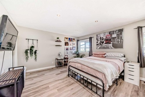 208-1305 Glenmore Trail Sw, Calgary, AB - Indoor Photo Showing Bedroom