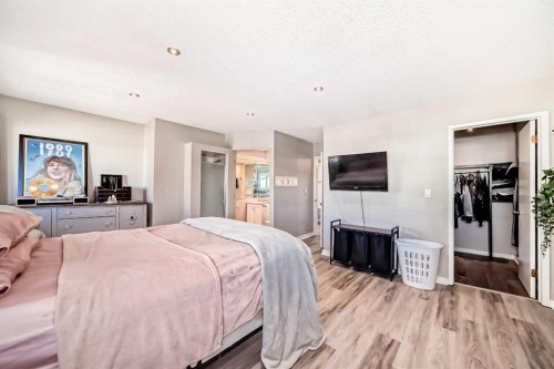 208-1305 Glenmore Trail Sw, Calgary, AB - Indoor Photo Showing Bedroom