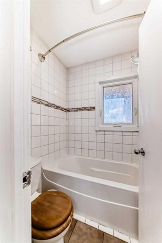 208-1305 Glenmore Trail Sw, Calgary, AB - Indoor Photo Showing Bathroom