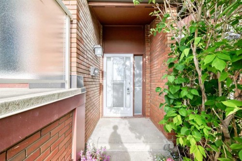208-1305 Glenmore Trail Sw, Calgary, AB - Outdoor