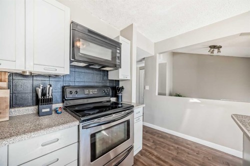 208-1305 Glenmore Trail Sw, Calgary, AB - Indoor Photo Showing Kitchen
