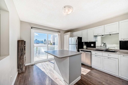 208-1305 Glenmore Trail Sw, Calgary, AB - Indoor Photo Showing Kitchen