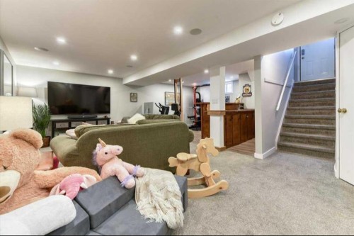 811 Southmount Place Sw, Calgary, AB 