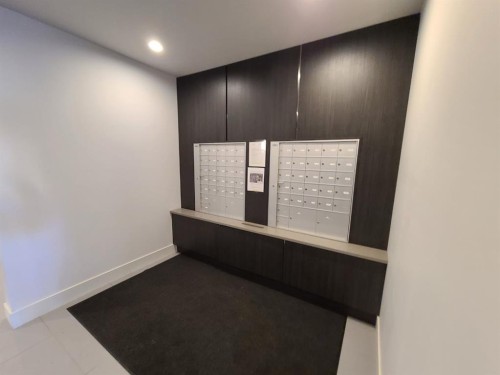 306-317 22 Avenue Sw, Calgary, AB - Indoor Photo Showing Other Room