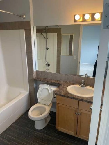 681 Evermeadow Road Sw, Calgary, AB - Indoor Photo Showing Bathroom