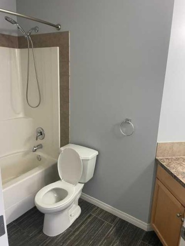 681 Evermeadow Road Sw, Calgary, AB - Indoor Photo Showing Bathroom