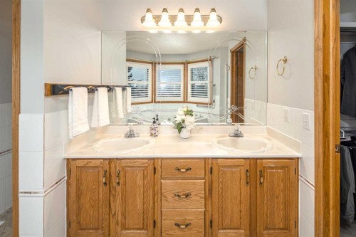 37 Arbour Summit Close Nw, Calgary, AB - Indoor Photo Showing Bathroom
