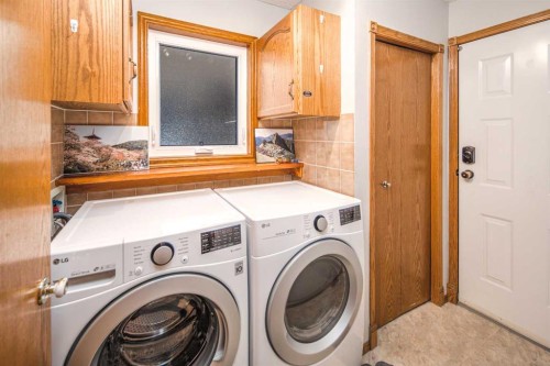 37 Arbour Summit Close Nw, Calgary, AB - Indoor Photo Showing Laundry Room