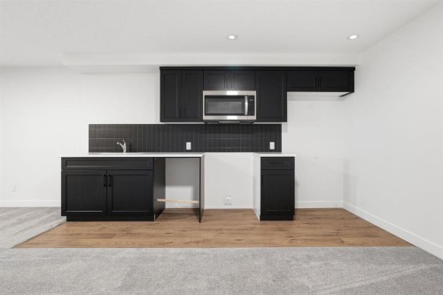 731 Langley Terrace Se, Airdrie, AB - Indoor Photo Showing Kitchen