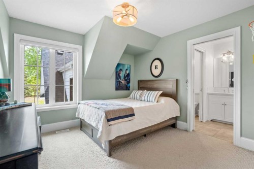 3731 37 Street Nw, Calgary, AB 
