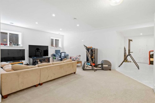 3731 37 Street Nw, Calgary, AB 