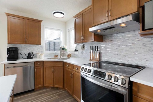 514 Stonegate Road Nw, Airdrie, AB - Indoor Photo Showing Kitchen With Double Sink