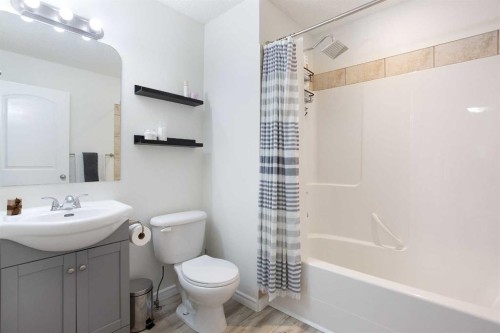 514 Stonegate Road Nw, Airdrie, AB - Indoor Photo Showing Bathroom