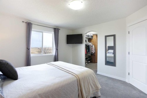 514 Stonegate Road Nw, Airdrie, AB - Indoor Photo Showing Bedroom