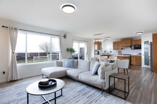 514 Stonegate Road Nw, Airdrie, AB - Indoor Photo Showing Living Room