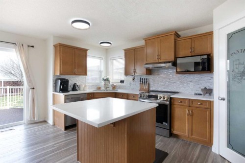 514 Stonegate Road Nw, Airdrie, AB - Indoor Photo Showing Kitchen