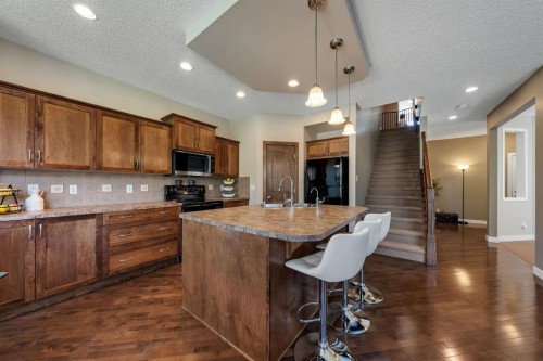 32 Everoak Close Sw, Calgary, AB - Indoor Photo Showing Kitchen