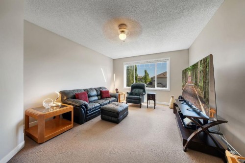 32 Everoak Close Sw, Calgary, AB - Indoor Photo Showing Other Room