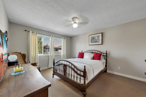 32 Everoak Close Sw, Calgary, AB - Indoor Photo Showing Bedroom