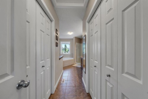 32 Everoak Close Sw, Calgary, AB - Indoor Photo Showing Other Room