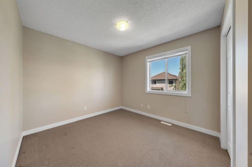 32 Everoak Close Sw, Calgary, AB - Indoor Photo Showing Other Room