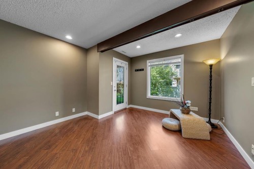 32 Everoak Close Sw, Calgary, AB - Indoor Photo Showing Other Room