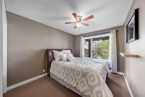 32 Everoak Close Sw, Calgary, AB - Indoor Photo Showing Bedroom