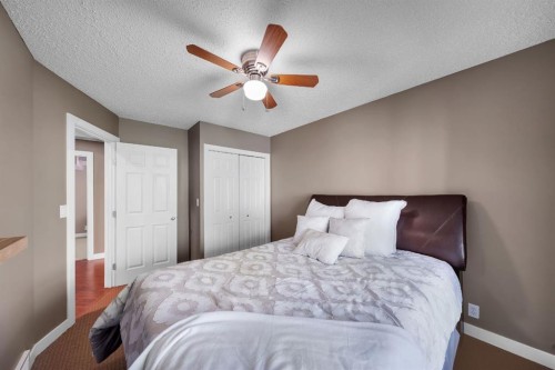 32 Everoak Close Sw, Calgary, AB - Indoor Photo Showing Bedroom