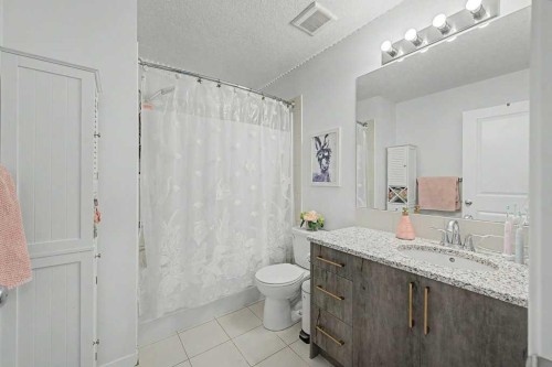 44 Auburn Glen Close Se, Calgary, AB - Indoor Photo Showing Bathroom