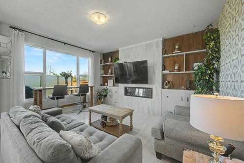 44 Auburn Glen Close Se, Calgary, AB - Indoor Photo Showing Living Room