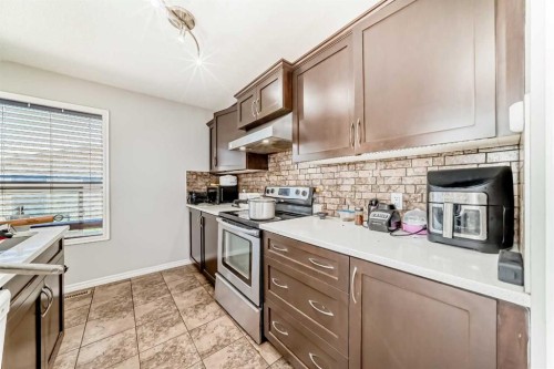 16 Skyview Springs Road Ne, Calgary, AB - Indoor Photo Showing Kitchen