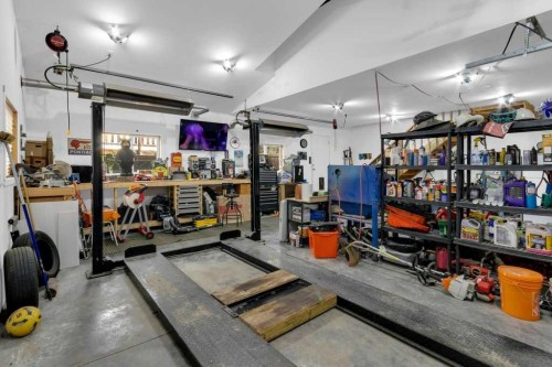 120 Alpine Crescent Se, Airdrie, AB - Indoor Photo Showing Garage