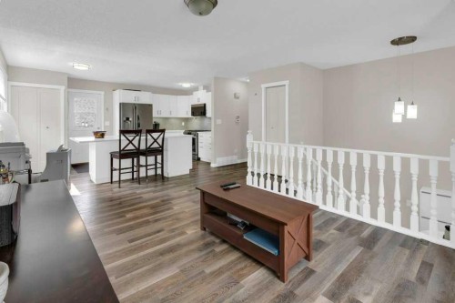 120 Alpine Crescent Se, Airdrie, AB - Indoor Photo Showing Living Room