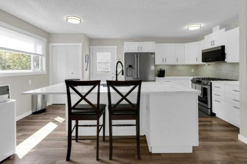 120 Alpine Crescent Se, Airdrie, AB - Indoor Photo Showing Kitchen With Upgraded Kitchen