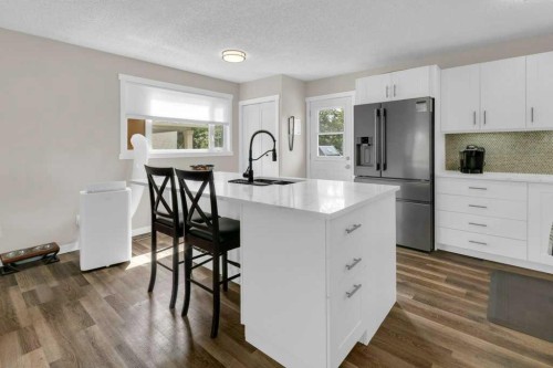 120 Alpine Crescent Se, Airdrie, AB - Indoor Photo Showing Kitchen