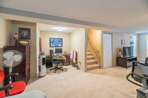 259 Carmel Close Ne, Calgary, AB - Indoor