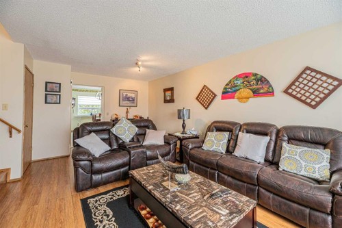 259 Carmel Close Ne, Calgary, AB - Indoor Photo Showing Living Room