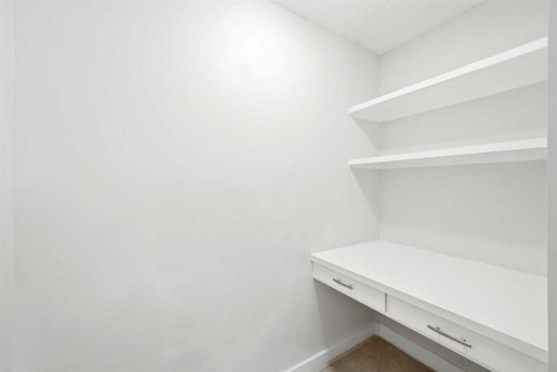103-733 2 Avenue Sw, Calgary, AB - Indoor With Storage