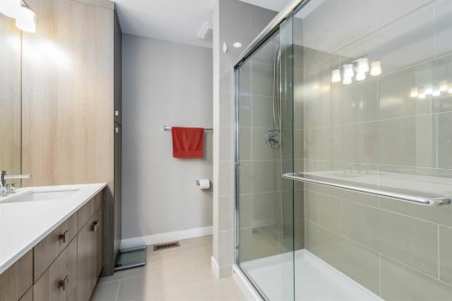 101 Walgrove Cove Se, Calgary, AB - Indoor Photo Showing Bathroom