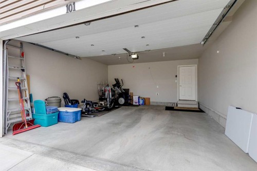 101 Walgrove Cove Se, Calgary, AB - Indoor Photo Showing Garage