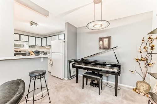 51 Cedar Springs Gardens Sw, Calgary, AB - Indoor Photo Showing Other Room