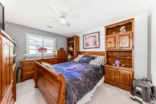 51 Cedar Springs Gardens Sw, Calgary, AB - Indoor Photo Showing Bedroom