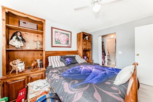 51 Cedar Springs Gardens Sw, Calgary, AB - Indoor Photo Showing Bedroom