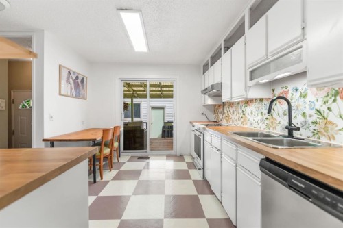6795 Malvern Road Ne, Calgary, AB - Indoor Photo Showing Kitchen With Double Sink