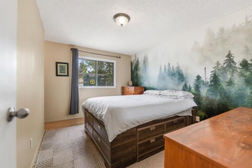 6795 Malvern Road Ne, Calgary, AB - Indoor Photo Showing Bedroom