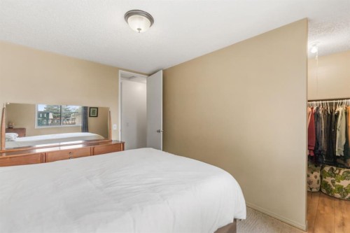 6795 Malvern Road Ne, Calgary, AB - Indoor Photo Showing Bedroom